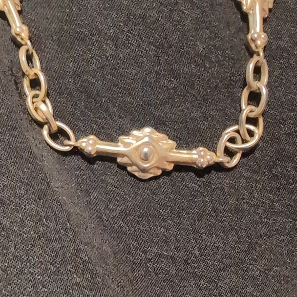 Kendra Scott Gold Station Necklace - Picture 2 of 3